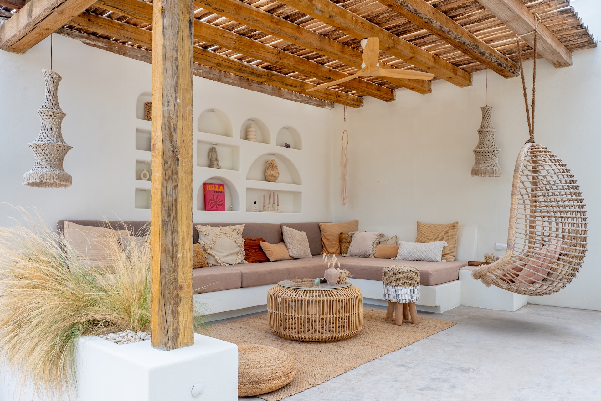 Resa Estates port des Torrent sale koop finca Ibiza llounge exterior.jpg